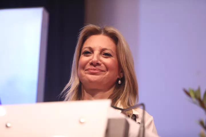 Οι «στρατιώτες του φωτός» εγκαταλείπουν με καταγγελίες την Καρυστιανού