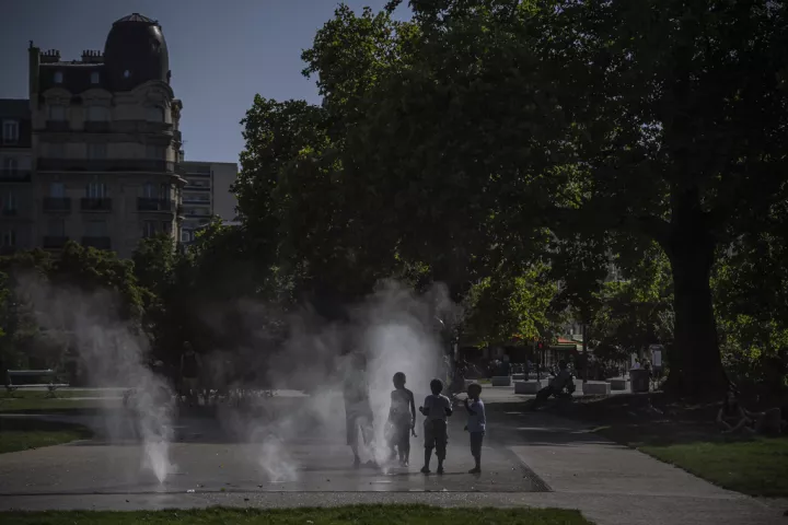 Η Γαλλία στρέφεται σε Ελλάδα, Ιταλία και Ισπανία για τον καύσωνα - Τι δήλωσε ο Γάλλος υπουργός Εργασίας (vid)