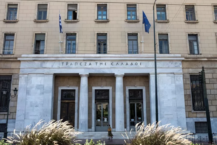 ΤτΕ: Δεν προκύπτουν ενδείξεις ασύμμετρης μεταβολής στα επιτόκια επιχειρηματικών δανείων