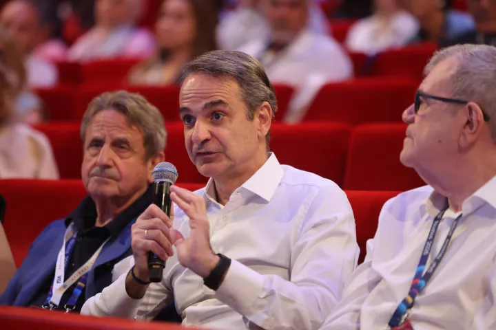 Κυρ. Μητσοτάκης: Ελπίζω από 1η Ιανουαρίου η απαγόρευση χρήσης των social media για ανηλίκους κάτω των 15 ετών