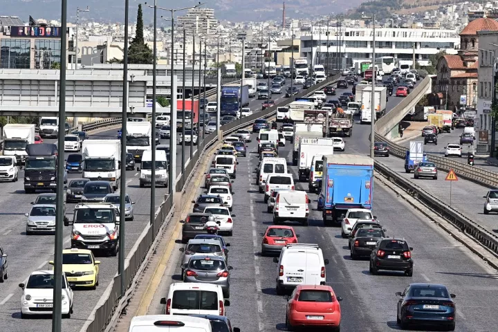 Φωτιά σε διάζωμα στον Κηφισό – Μεγάλες καθυστερήσεις στην κυκλοφορία των οχημάτων 