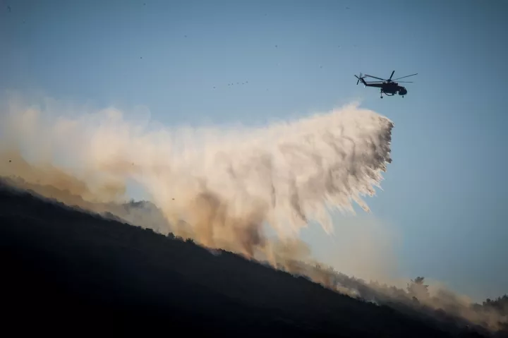 Φωτιά στη Στυλίδα: Ισχυρές πυροσβεστικές δυνάμεις και εναέρια μέσα στη μάχη με τις φλόγες