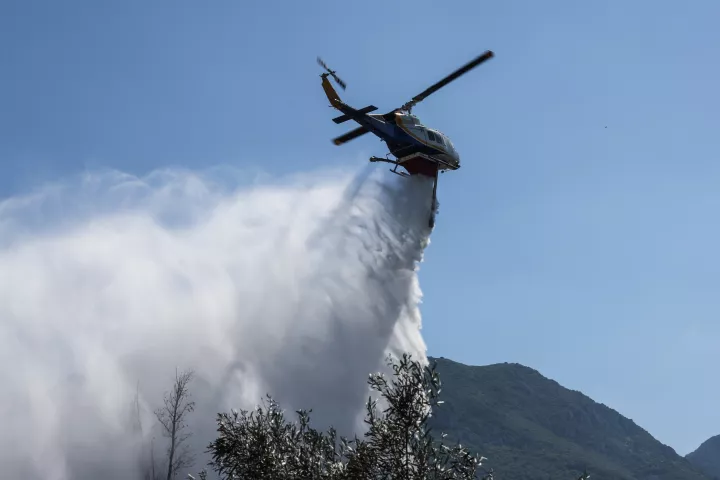 Πέντε συλλήψεις μέσα σε ένα 24ωρο για εμπρησμούς από αμέλεια σε Φθιώτιδα, Σέρρες, Αττική και Ρόδο