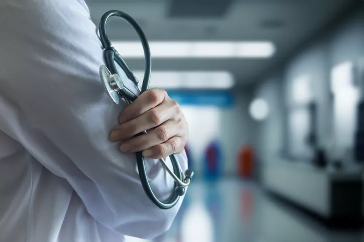 Ο εκσυγχρονισμός του ΕΣΥ και η διαχείρηση της υπερπληθώρας των ιατρών