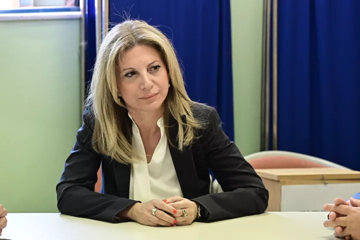 «Είναι η τελευταία μας ευκαιρία» ουρλιάζει το σύστημα πίσω από την Ελπίδα
