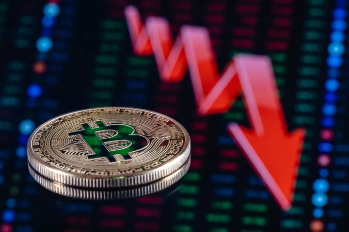 Bitcoin: Σε χαμηλό τριμήνου, έπεσε κάτω από τα 60.000 δολάρια