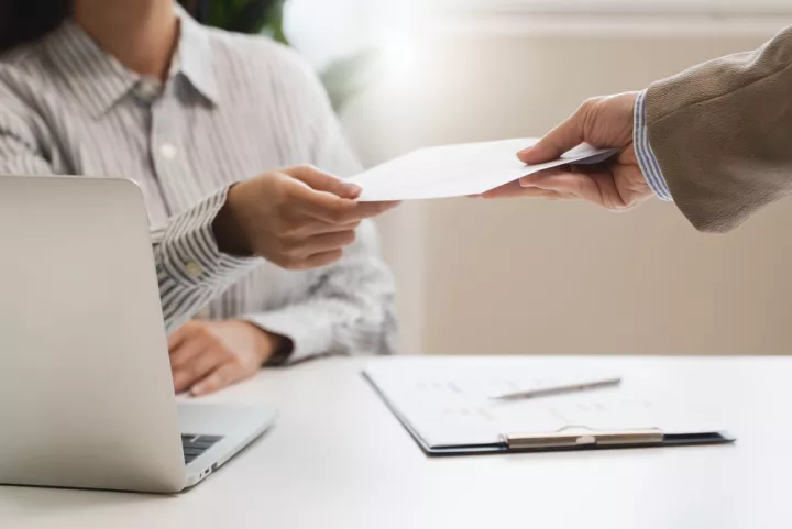 Eurostat: Η Ελλάδα στις χώρες με τις χαμηλότερες κρατήσεις στις αποδοχές των εργαζομένων