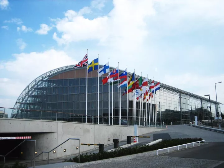 ΕτΕπ: Τριπλασιάζει τις χρηματοδοτήσεις για άμυνα – Νέες επενδύσεις και στην Ελλάδα