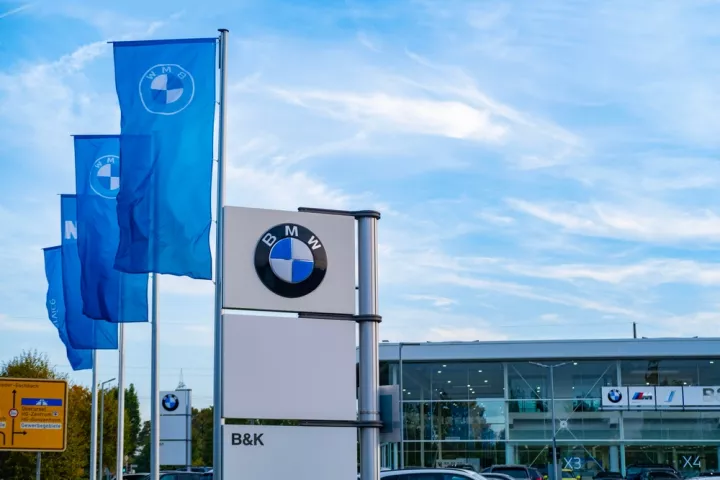 Ferrari και BMW ενώνουν τις δυνάμεις τους με Tesla και Κίνα για τη μετάβαση από τον χαλκό στο αλουμίνιο