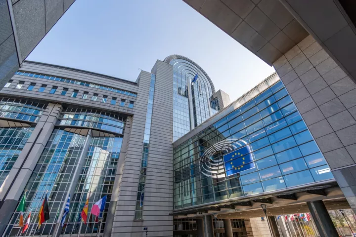 Ευρωβαρόμετρο: Τι πιστεύουν οι Έλληνες για την ΕΕ - Ασφάλεια και οικονομία οι μεγαλύτερες ανησυχίες