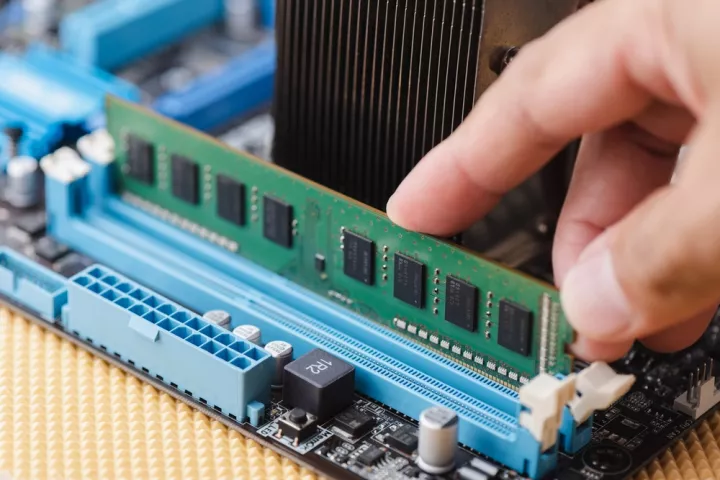 Στο στόχαστρο της δικαιοσύνης Samsung, SK Hynix και Micron για τεχνητές ελλείψεις στα τσιπ μνήμης