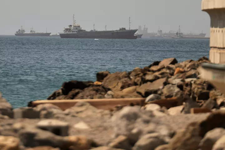 Πλοίο προσάραξε στα Στενά του Ορμούζ - «Κινήθηκε εκτός εγκεκριμένης διαδρομής», λέει το Ιράν (vid)