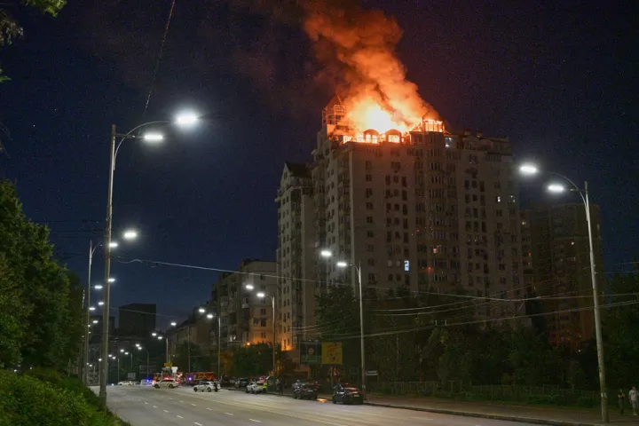 Κίεβο: Δύο νεκροί και 16 τραυματίες από ρωσική επίθεση με drones και πυραύλους - Κατέρρευσαν όροφοι πολυκατοικίας (vids&pics)