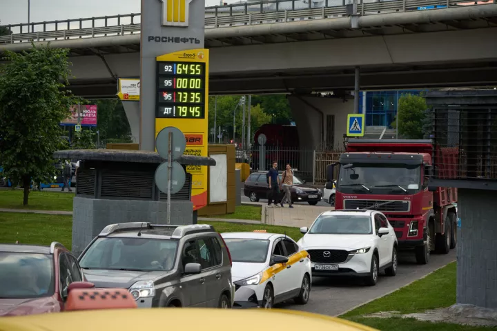 Ρωσία: Η έλλειψη βενζίνης προκαλεί αναστάτωση και εντείνει την πίεση προς το Κρεμλίνο - Εισάγει καύσιμα από την Ινδία