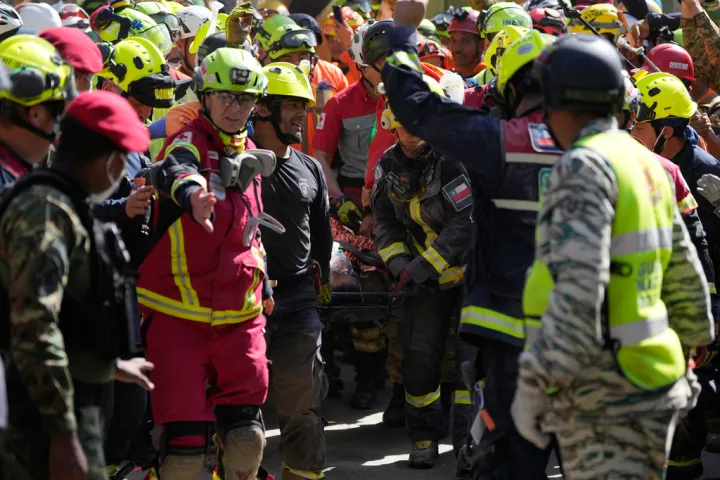 Βενεζουέλα: Ένας επιζών του σεισμού ανασύρθηκε από τα συντρίμμια, οκτώ ημέρες μετά την καταστροφή (vid)