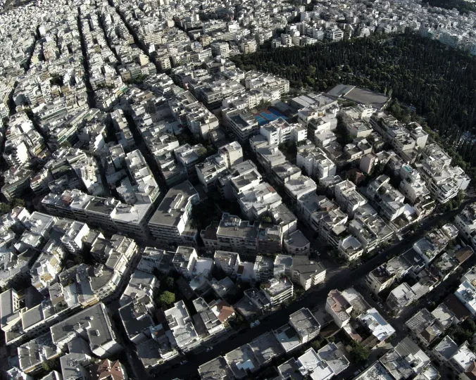 Νέοι κανόνες στις πολυκατοικίες μετά από έναν αιώνα - Τι αλλάζει σε διαμερίσματα και απλήρωτα κοινόχρηστα