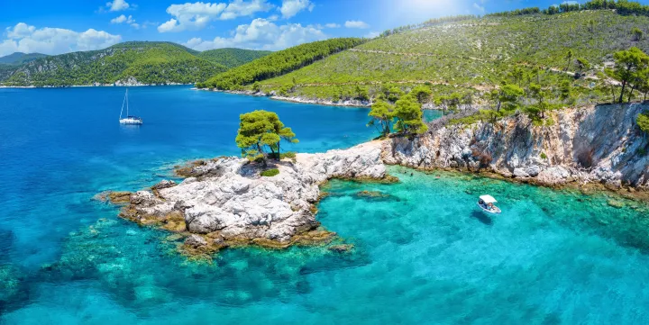 Η Σκόπελος ανάμεσα στους «παραδεισένιους προορισμούς» για τους Σουηδούς ταξιδιώτες το 2026
