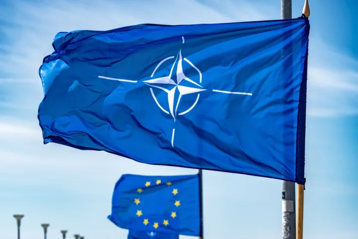 Bloomberg: Ευρωπαϊκό «αντίβαρο» στη μείωση των αμερικανικών δυνάμεων στο ΝΑΤΟ