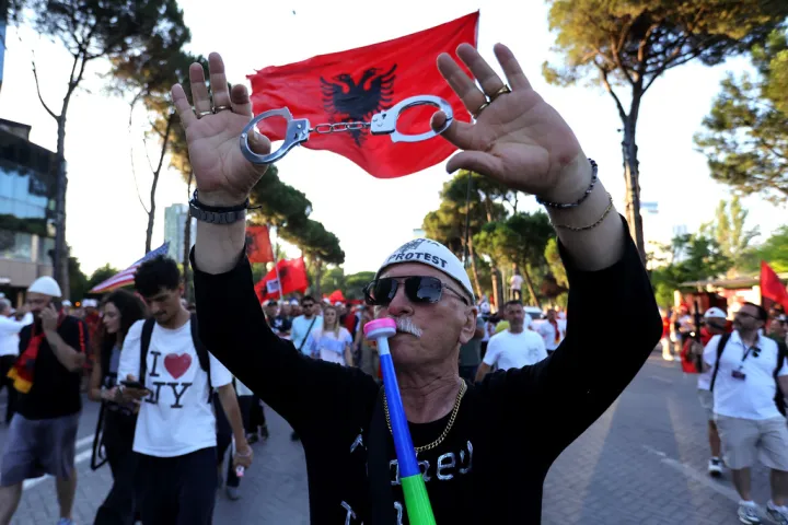 Αλβανία: Νέες διαδηλώσεις στα Τίρανα κατά του σχεδίου ανέγερσης τουριστικού συγκροτήματος 