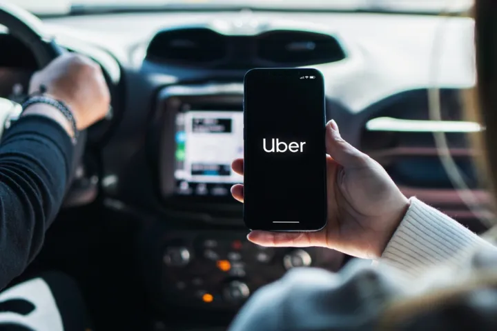 Η Uber «παγώνει» τα σχέδια επέκτασης σε Ευρώπη και Ελλάδα
