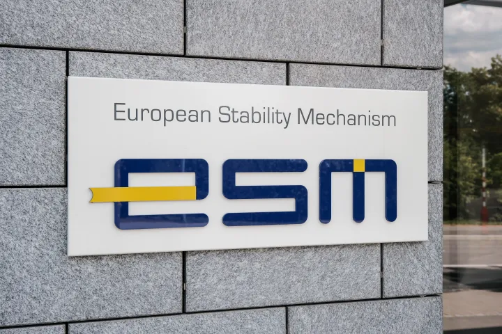 ESM: Νέα σύγκρουση στη Μέση Ανατολή και αναταραχή στις ΗΠΑ μπορεί να οδηγήσουν την Ευρωζώνη σε ύφεση