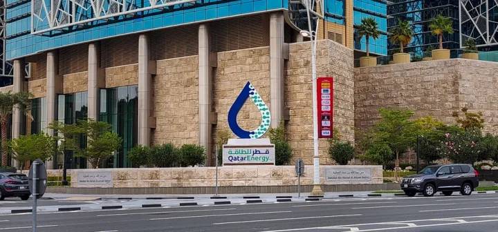 Η QatarEnergy μειώνει στο μισό τις παραδόσεις LNG στο Μπανγκλαντές για το 2026