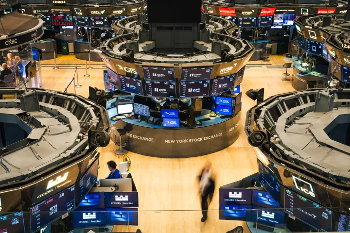 Wall Street: Θετικά πρόσημα και ενίσχυση των Big Tech 