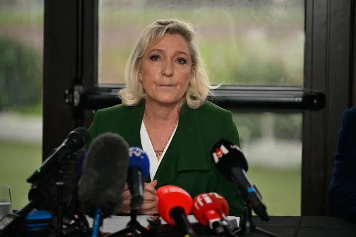 Politico: Στην κόψη του ξυραφιού το πολιτικό μέλλον της Λεπέν - Σήμερα η απόφαση του Εφετείου