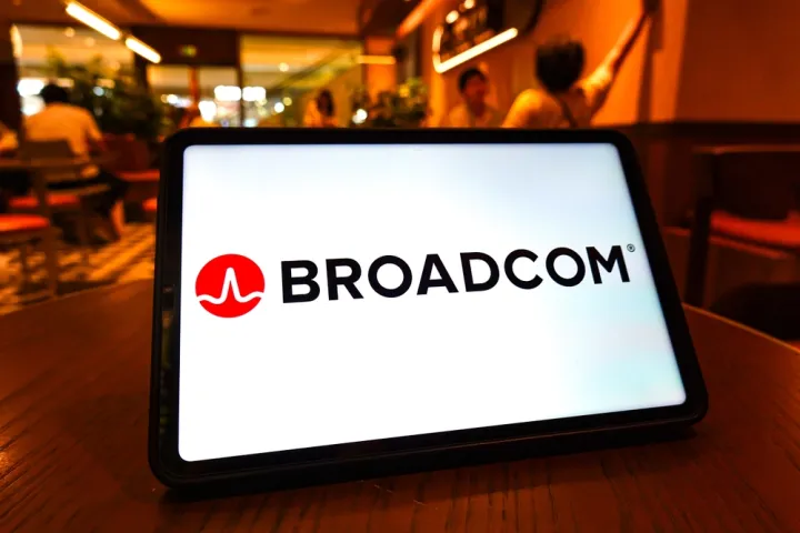 Apple και Broadcom επεκτείνουν τη στρατηγική τους συνεργασία στα chips έως το 2031