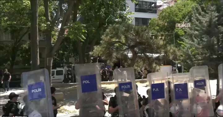 Άγκυρα: Επέμβαση της αστυνομίας σε διαδήλωση κατά του ΝΑΤΟ πριν από τη Σύνοδο Κορυφής (vid)