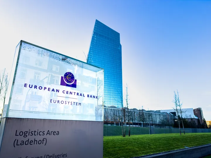 ΕΚΤ: Τετράμηνη προθεσμία στις τράπεζες για σχέδια άμυνας απέναντι στις κυβερνοεπιθέσεις με Τεχνητή Νοημοσύνη