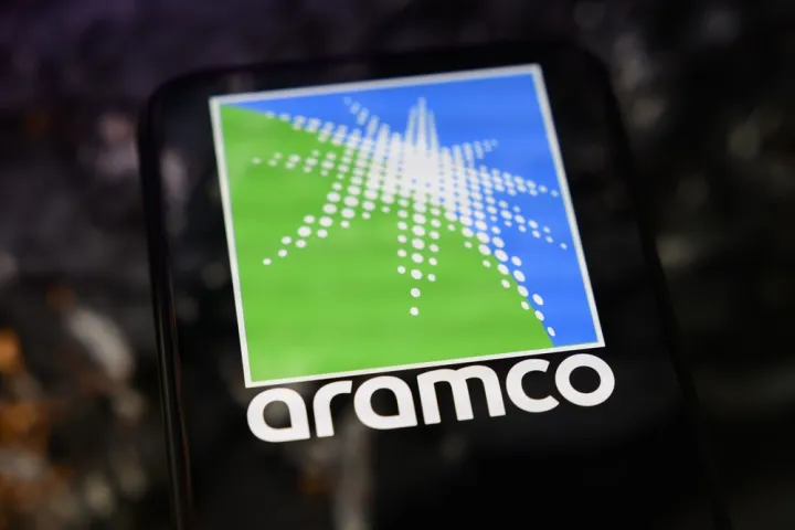 Σαουδική Αραβία: Η Aramco μειώνει δραστικά τις τιμές πετρελαίου, αλλά ο ανταγωνισμός παραμένει ισχυρός