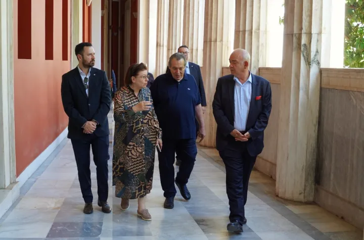 Επίσκεψη της Λ. Μενδώνη στο ιστορικό συγκρότημα του ΕΜΠ στην Πατησίων