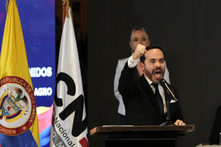 Κολομβία: Ο εκλεγμένος πρόεδρος κατηγορεί τον απερχόμενο για «απόπειρα πραξικοπήματος»