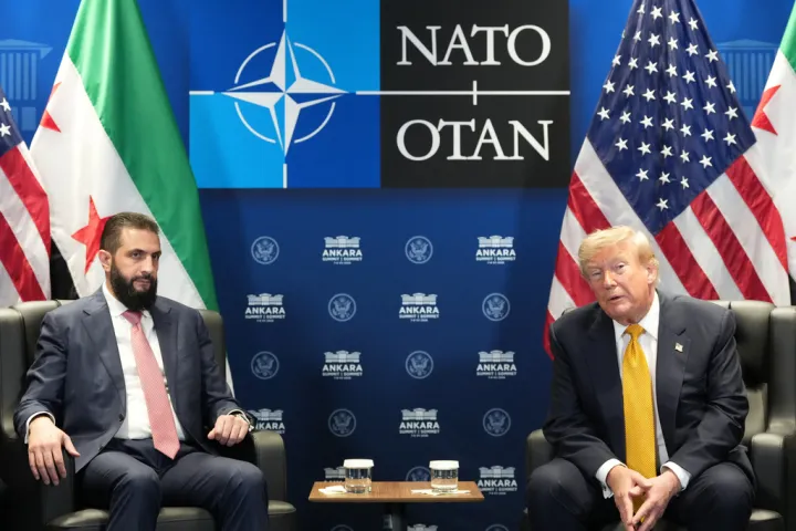 Εγκώμια Τραμπ για αλ-Σάρα: «Παράθυρο» για αφαίρεση της Συρίας από τη λίστα κρατών που στηρίζουν την τρομοκρατία