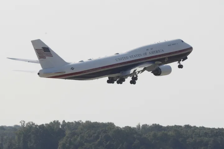 Με το παλιό Air Force One θα αναχωρήσει από την Τουρκία ο Ντόναλντ Τραμπ