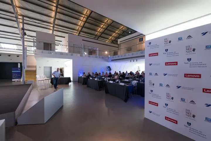 Η Lenovo τεχνολογικός partner του προγράμματος "Leading with Wisdom in the Age of AI"  της Humanis σε συνεργασία με το Yale