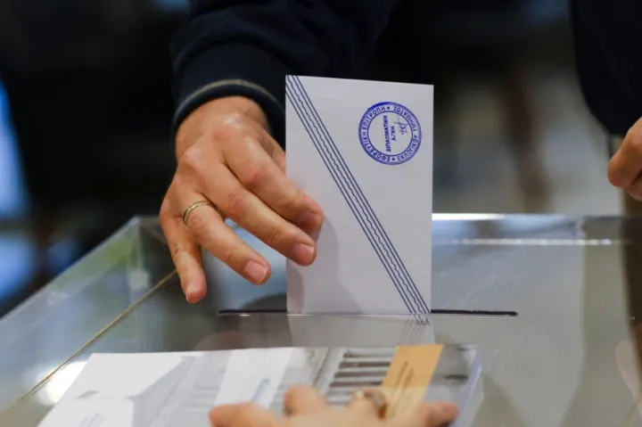 Δημοσκόπηση Pulse: Προβάδισμα ΝΔ με 13% - Δεύτερος ο Τσίπρας και υπό πίεση το ΠΑΣΟΚ