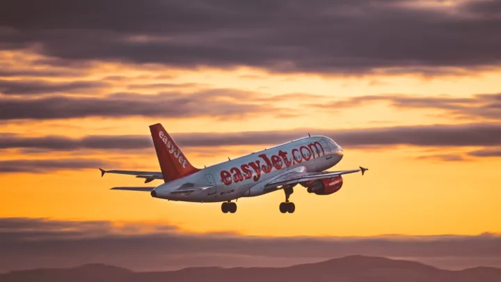 EasyJet: Άλμα 14% για τη μετοχή μετά την πρόταση εξαγοράς 7,7 δισ. δολαρίων από την Apollo