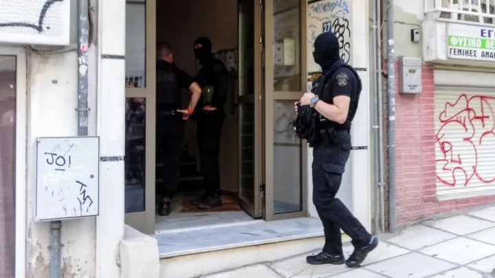 Τρεις συλλήψεις για τη δολοφονία της Β. Νέστορα - 29χρονος και 26χρονη οι εμπρηστές, η νεαρή πήγε στην Κρήτη για να κρυφτεί μετά την επίθεση