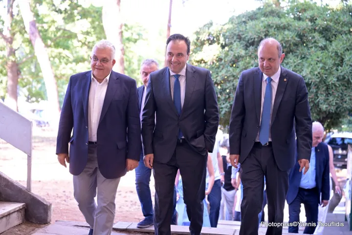 ΑΠΘ: Ψηφιακές εξετάσεις με 2.730 tablets – Παπαστεργίου: «Ταχύτερα αποτελέσματα και πιο σύγχρονο πανεπιστήμιο»