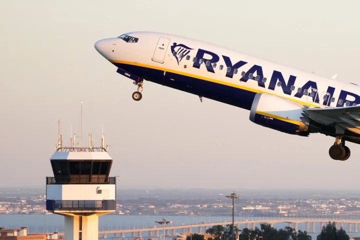 Αναστάτωση σε πτήση της Ryanair από Θεσσαλονίκη - Τραυματίστηκε επιβάτης