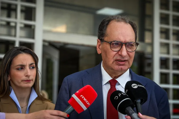 «Μύλος» στον ΣΥΡΙΖΑ: Ο Χρ. Σπίρτζης δεν αποδέχεται την έδρα του Γ. Καραμέρου