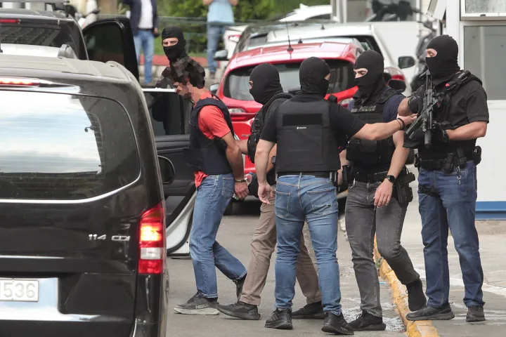 Πλερέζες έβαλαν οι «προοδευτικοί» με τις συλλήψεις