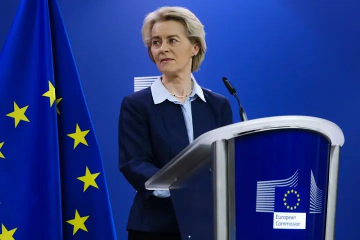 Κομισιόν: Εξετάζει ενιαίο κατώτερο όριο ηλικίας τα 13 χρόνια για την πρόσβαση στα social media
