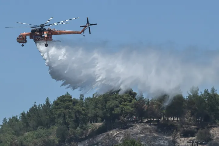 Πυρκαγιά στη Νέα Κερασιά Θεσσαλονίκης - Σηκώθηκαν δύο ελικόπτερα