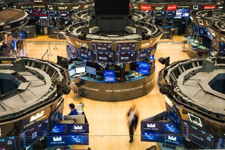 Wall Street: Πτώση με φόντο τη Μέση Ανατολή - Ενδοσυνεδριακό χαμηλό για τον S&P 500