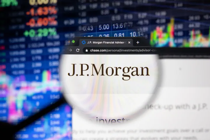 JPMorgan: «Άλμα» στα κέρδη β’ τριμήνου χάρη στις ισχυρές τραπεζικές προμήθειες – Ξεπέρασαν τις εκτιμήσεις τα αποτελέσματα