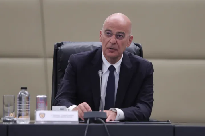 Ν. Δένδιας: Οι Ένοπλες Δυνάμεις στο Παρίσι συμβολίζουν την παρουσία της χώρας μας στην ευρωπαϊκή ασφάλεια