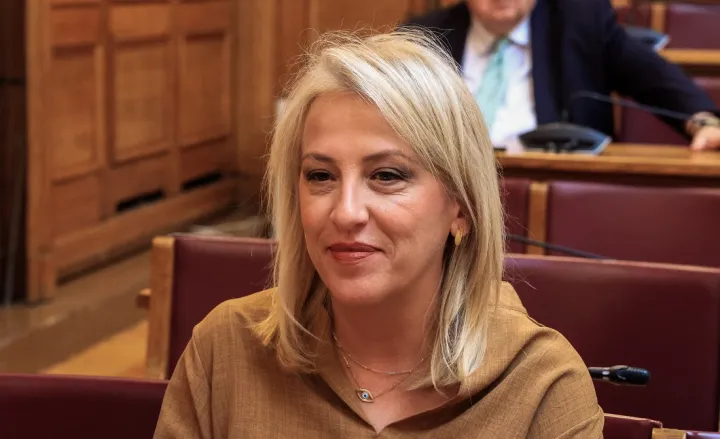 Ρ. Δούρου: Θα είμαι υποψήφια για την ηγεσία του ΣΥΡΙΖΑ - «Δεν θα αρνηθώ τις προτάσεις των συντρόφων»